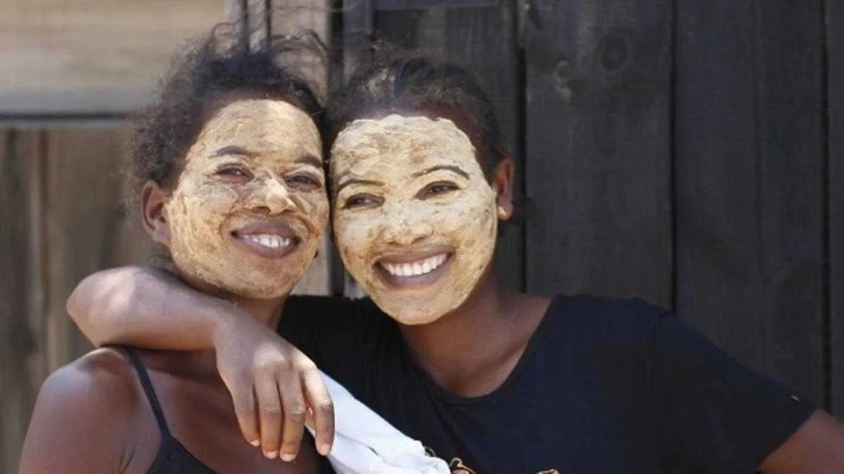 27556 papaya turmeric mask